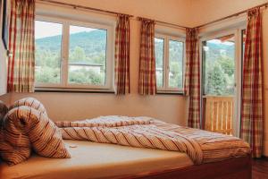 Posteľ alebo postele v izbe v ubytovaní Siegi's Apartments