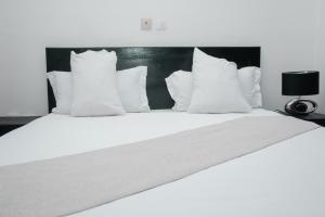 Hotel Djigui客房内的一张或多张床位