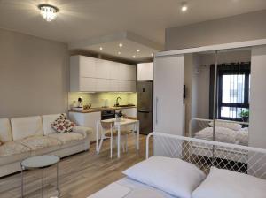 Posedenie v ubytovaní Sweet Apartment vis-a-vis Medicover and Paley Institute + 2 fotografie