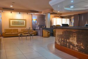 a lobby with a waiting room with couches and a bar at Hotel Mondial in Marghera