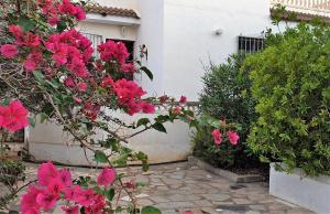 Vonkajšia záhrada v ubytovaní Villa Aquamarina 600 m vom Meer, Casa in Miami Platja, Ferienhaus mit Garten, WLAN, Garage, Terrasse, Grill
