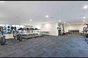 Fitness centrum a/nebo fitness zařízení v ubytování Macquarie Park high level 2bed 2bath with Study Gym & Pool