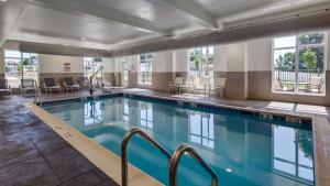 a large swimming pool with chairs and tables at Best Western Plus Hershey in Hershey