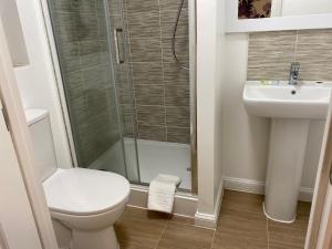 Fotografie z fotogalerie ubytování Spacious 2 Bed House for Corporate and Family Stays v destinaci Basingstoke