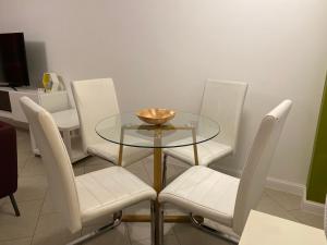 Fotografie z fotogalerie ubytování Spacious 2 Bed House for Corporate and Family Stays v destinaci Basingstoke