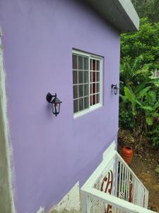 Bangunan di mana terletaknya rumah tamu ini