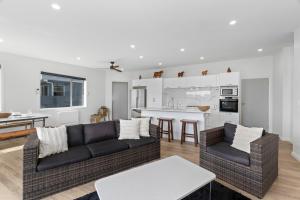 Η κουζίνα ή μικρή κουζίνα στο Paihia Paradise - Paihia Holiday Home +10 φωτογραφίες