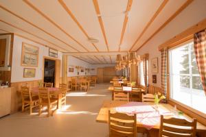 Restaurace v ubytování Rajamaa In Lapland