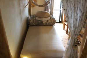 Postel nebo postele na pokoji v ubytování Funky Monkey Lodge, Myoko ファンキーモンキーロッジ 妙高