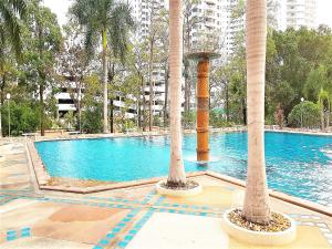 Bazén v ubytování View Talay 5 studio apartment - close to the beach nebo v jeho okolí