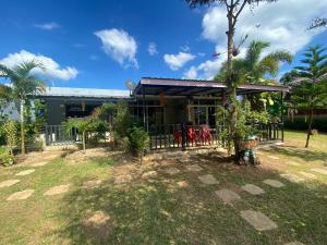 a house with a garden in front of it at Khao Kho Copter Hill in Ban Khao Ya Nua