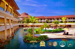 Bazén v ubytování The Singhasari Resort Batu nebo v jeho okolí