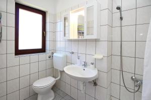 Koupelna v ubytování Apartments Mohar II