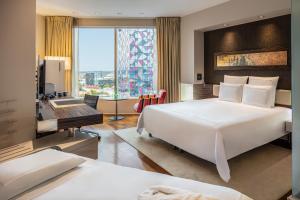 Кровать или кровати в номере Swissotel Tallinn
