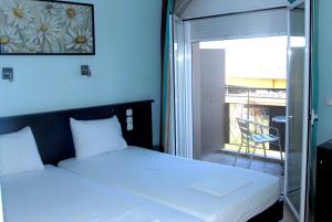 Postel nebo postele na pokoji v ubytování Hotel Georgios + 30 fotografií