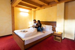 Postel nebo postele na pokoji v ubytování Hotel Enzo Moro