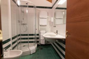 Koupelna v ubytování Hotel Enzo Moro