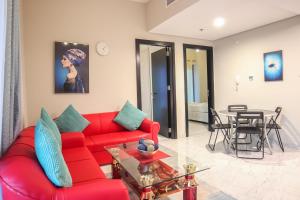 Posezení v ubytování SHH - 2 Bedroom Apartment in Mag 555, Dubai South