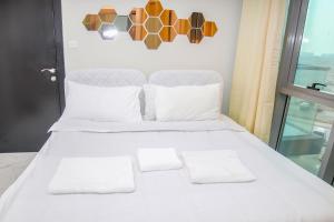 Postel nebo postele na pokoji v ubytování SHH - 2 Bedroom Apartment in Mag 555, Dubai South
