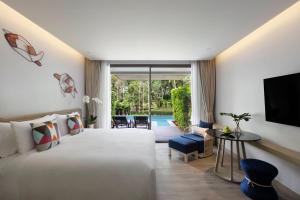 Postel nebo postele na pokoji v ubytování Avani Plus Khao Lak Resort