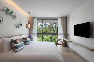 TV a/nebo společenská místnost v ubytování Avani Plus Khao Lak Resort