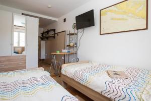 Postel nebo postele na pokoji v ubytování Seaside Studio
