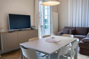 a living room with a table and a tv at Orta Paradise 4 in Orta San Giulio