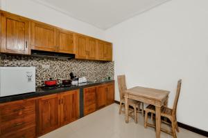 
A kitchen or kitchenette at Athanaya Apartment 2
