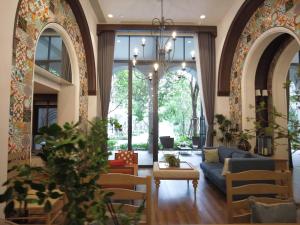 Posezení v ubytování La Casita Hua Hin by Holiyay