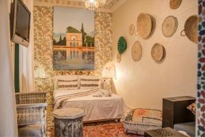 Una cama o camas en una habitación de Riad Les Oliviers & Spa 37 fotos más