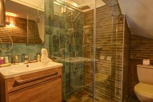 Een badkamer bij Riad Les Oliviers & Spa