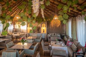 Un lugar para sentarse en Riad Les Oliviers & Spa