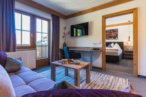 TV a/nebo společenská místnost v ubytování Hotel Der Schmittenhof