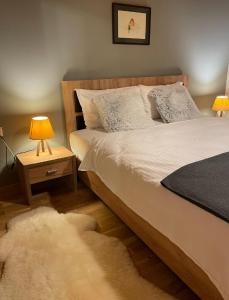 מיטה או מיטות בחדר ב-Hill Chalet