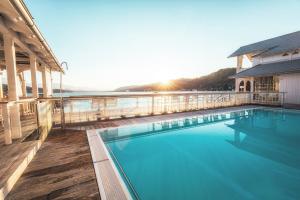 Bazén v ubytovaní Werzers Hotel Resort Pörtschach alebo v jeho blízkosti
