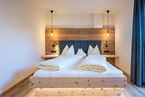 A bed or beds in a room at Leierhof Olivia