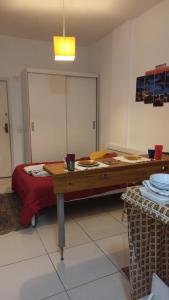 a room with a table with plates on it at Lapa II Cultura Museus e Praias no Centro GR in Rio de Janeiro