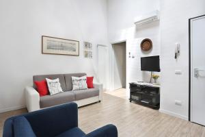 a living room with a couch and a tv at IL GRANDUCA New Apartment in Amazing Location - hosted by Sweetstay in Florence