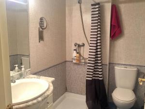 Koupelna v ubytování La Casita de Diana Ramales, plaza garaje incluida + 21 fotografií
