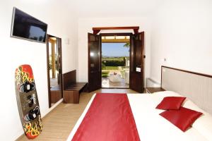 A bed or beds in a room at Resort Santa Maria Hotel