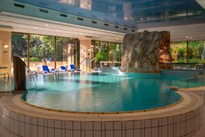 Bazén v ubytování Ensana Thermal Margaret Island nebo v jeho okolí