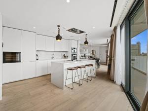 Southwark by Q Apartments tesisinde mutfak veya mini mutfak