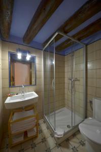 A bathroom at Casa Rural Urbe