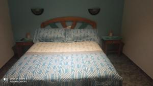 Een bed of bedden in een kamer bij Hostal Chico