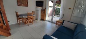 Afbeelding uit fotogalerij van LES MARINES 2 - Villa en résidence avec piscine à 2 pas de la plage in Saint-Cyprien
