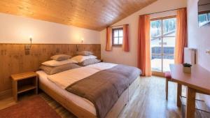 Lova arba lovos apgyvendinimo įstaigoje Hotel Chalet Murr by Skilink