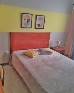 Una cama o camas en una habitación de Mix 2