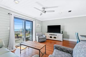 A seating area at Costa Vista Townhomes