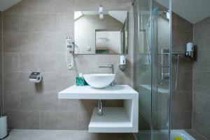 Un baño de Auberge des Grands Bois