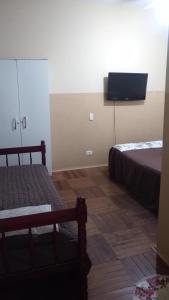 En eller flere senge i et værelse på Hotel Brasil